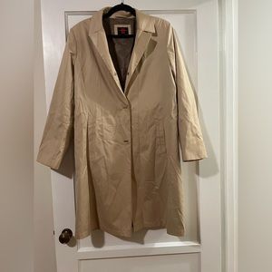 Gallery Rain Coat. Trench coat